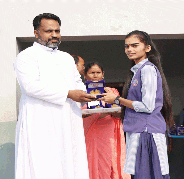 Prize Distribution To Topperse