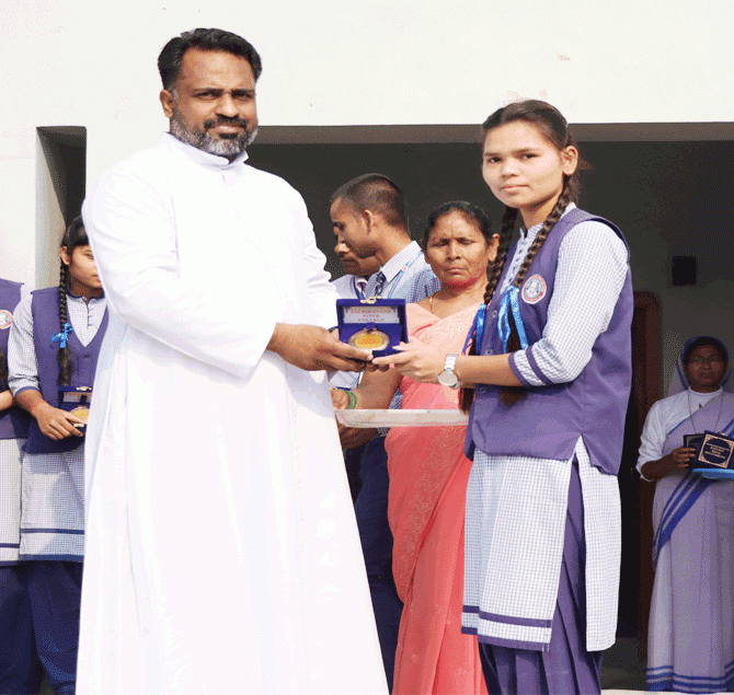 Prize Distribution To Topperse