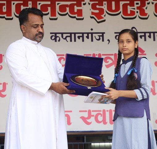 PRIZE DISTRIBUTION TO TOPPRESe