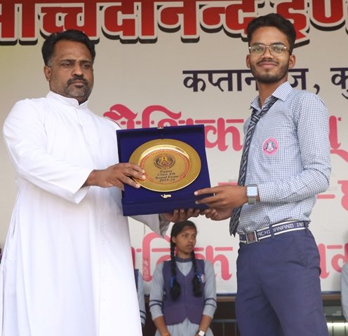 PRIZE DISTRIBUTION TO TOPPRESe
