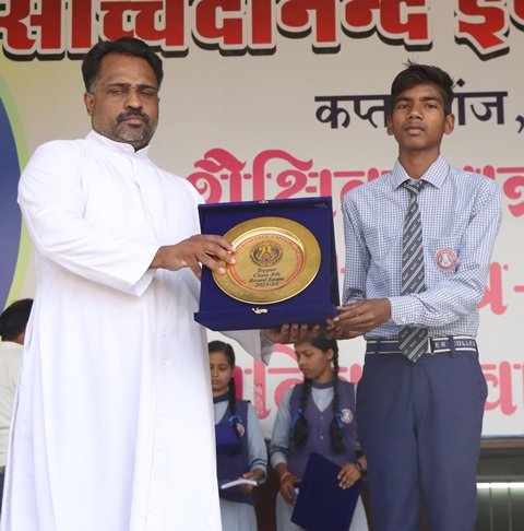 PRIZE DISTRIBUTION TO TOPPRESe