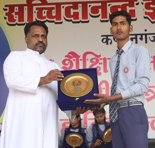 PRIZE DISTRIBUTION TO TOPPRESe