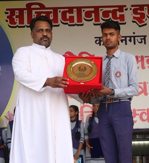 PRIZE DISTRIBUTION TO TOPPRESe